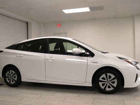 Used 2018 Toyota Prius Three image 11