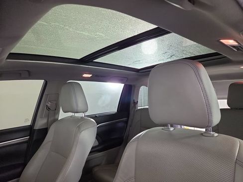 Used 2018 Toyota Highlander Limited Platinum AWD/4WD image 33
