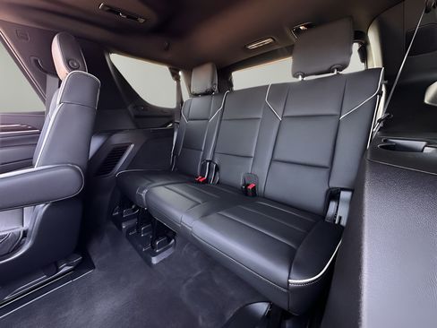 Used 2023 Cadillac Escalade Premium Luxury AWD/4WD image 21