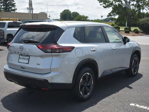 Used 2024 Nissan Rogue SV FWD image 5
