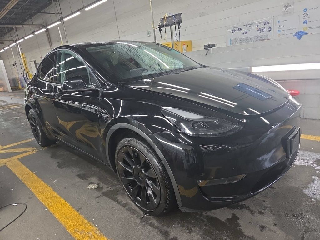 Used 2024 Tesla Model Y Long Range AWD/4WD image 3
