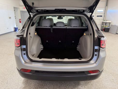 Used 2022 Jeep Compass Latitude w/ Sun and Sound Group image 10