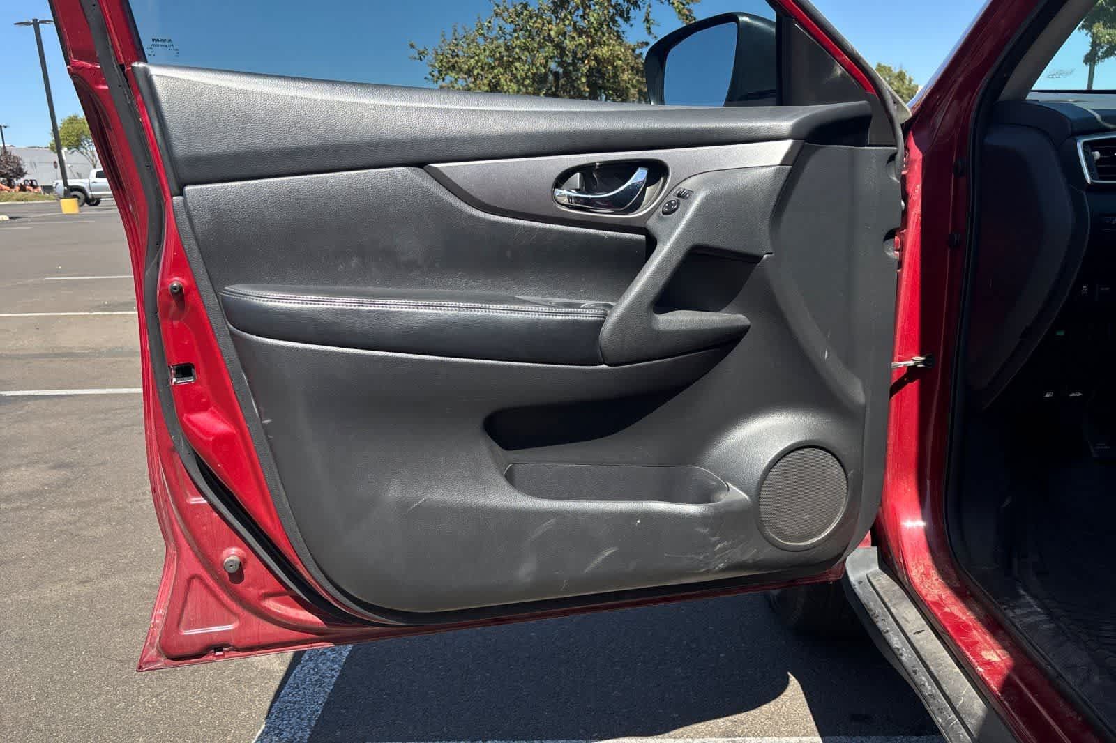 Used 2016 Nissan Rogue S FWD image 15
