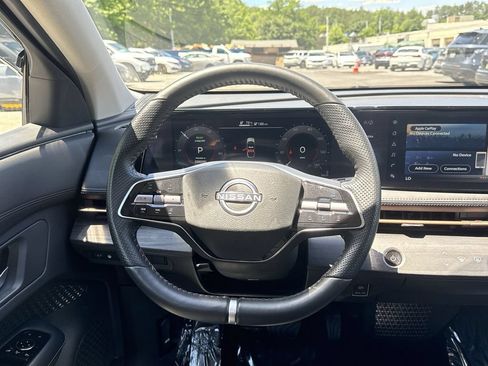 Used 2023 Nissan Ariya FWD image 11