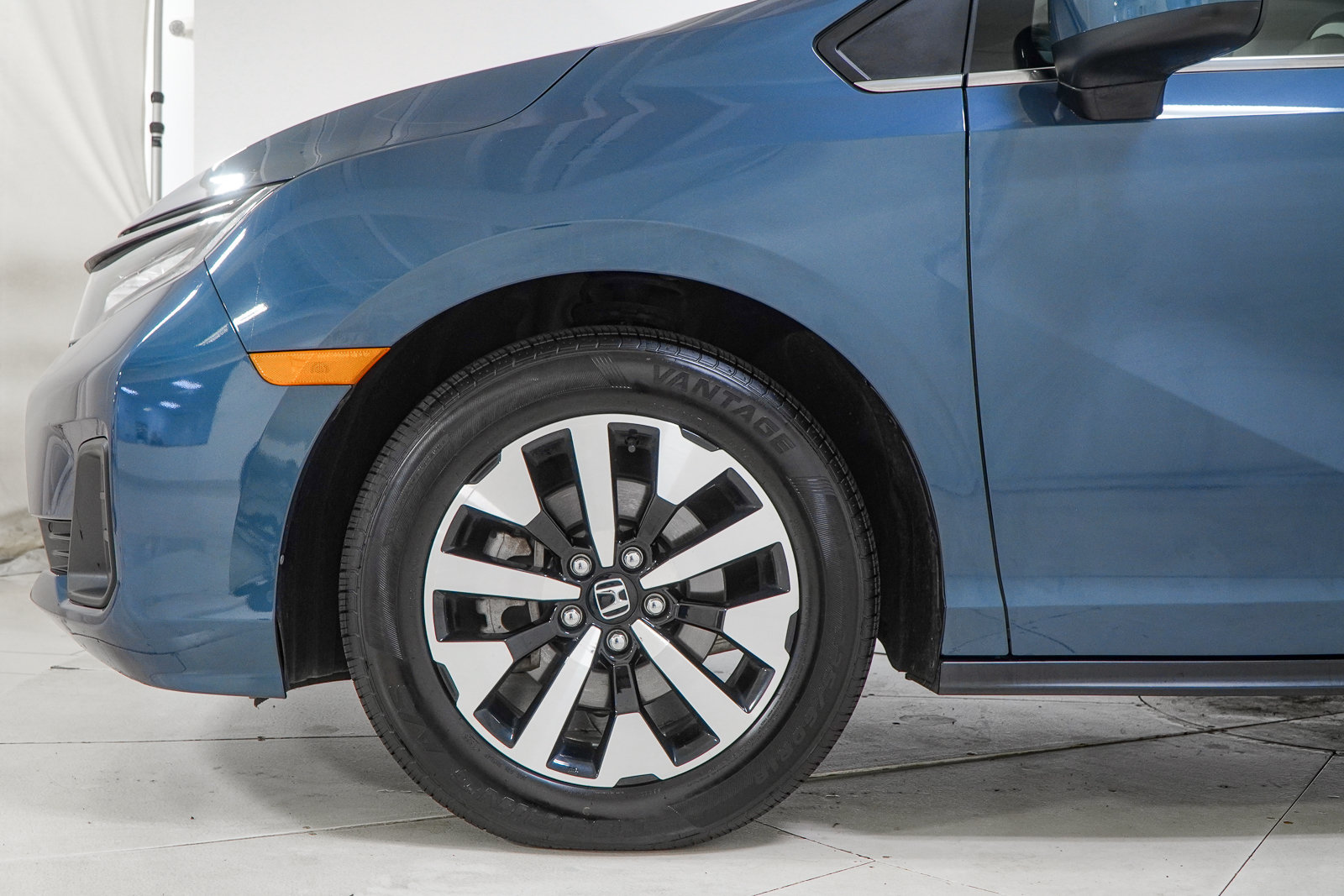 Used 2025 Honda Odyssey EX-L image 17