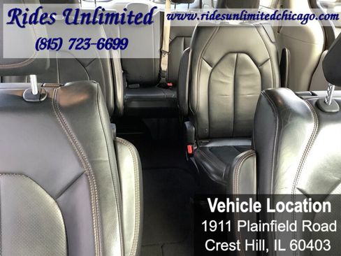 Used 2017 Chrysler Pacifica Touring-L Plus w/ Advanced Safetytec Group FWD image 22