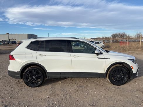 Used 2022 Volkswagen Tiguan SE image 6