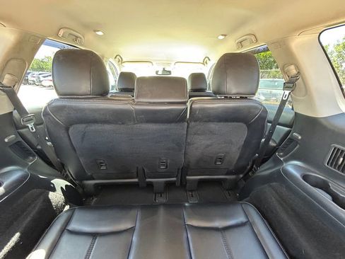 Used 2020 Nissan Pathfinder SL image 16