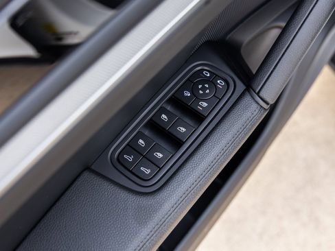 Used 2025 Porsche Cayenne Coupe image 21