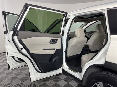 Used 2023 Nissan Rogue SL FWD image 41