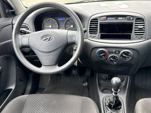 Used 2010 Hyundai Accent Hatchback image 13