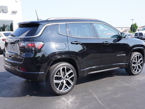 Used 2025 Jeep Compass Limited w/ Elite Group AWD/4WD image 3