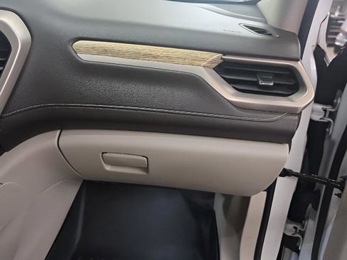 Used 2018 GMC Acadia Denali image 25