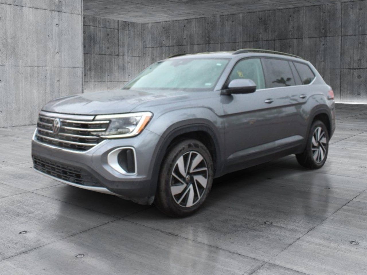 Used 2025 Volkswagen Atlas SE AWD/4WD image 10