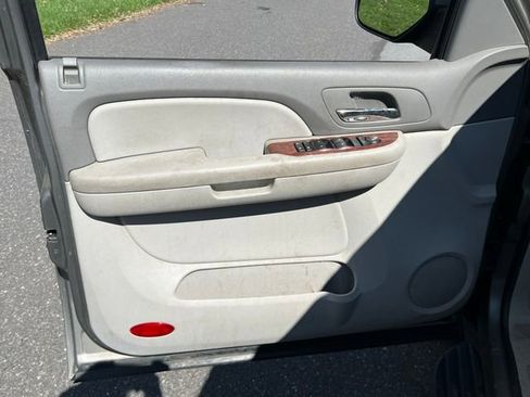 Used 2007 Chevrolet Suburban LT image 25