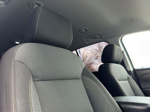 Used 2018 Chevrolet Traverse LT image 18