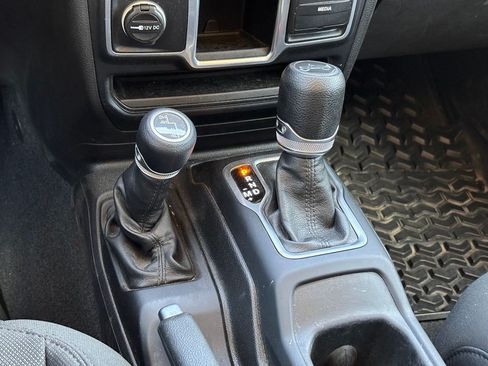 Used 2018 Jeep Wrangler Unlimited Sport AWD/4WD image 22