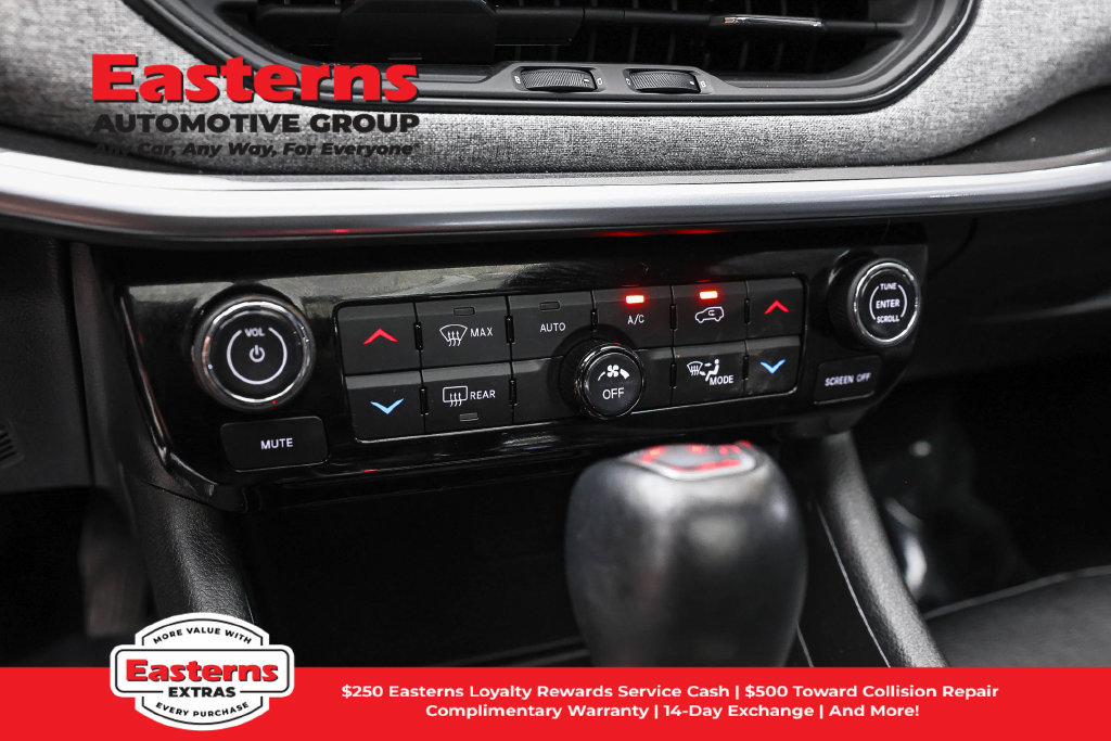 Used 2025 Jeep Compass Latitude w/ Sun & Sound Group AWD/4WD image 21