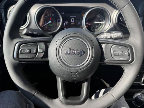 Used 2023 Jeep Wrangler Unlimited w/ Cold Weather Group AWD/4WD image 10