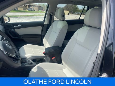 Used 2021 Volkswagen Tiguan SE w/ Panoramic Sunroof Package AWD/4WD image 11