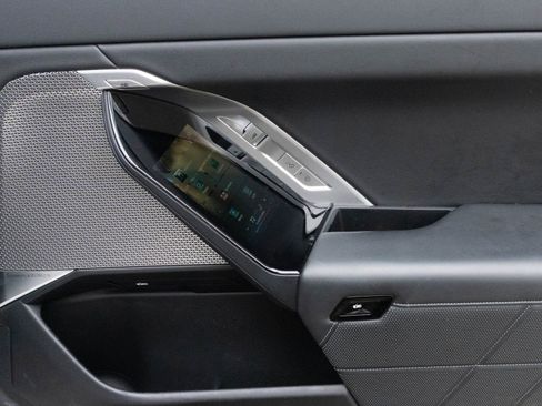 Certified 2023 BMW 740i image 34