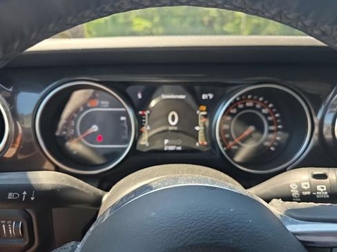 Used 2022 Jeep Wrangler Unlimited Sahara AWD/4WD image 16