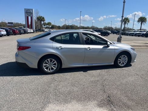 Used 2025 Toyota Camry LE image 5