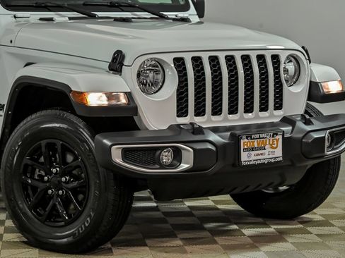 Used 2023 Jeep Gladiator Sport AWD/4WD image 2