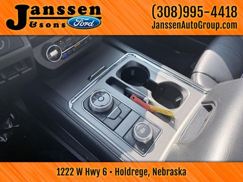 Used 2020 Ford Expedition XLT w/ Equipment Group 202A AWD/4WD image 23