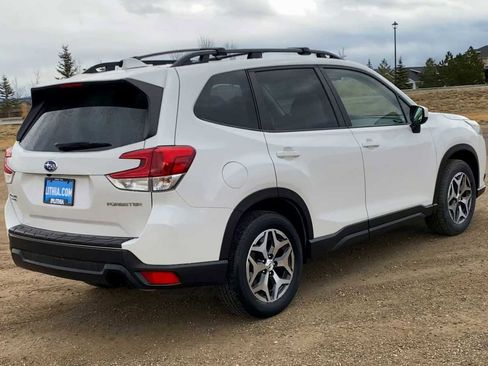 Used 2023 Subaru Forester Premium image 8