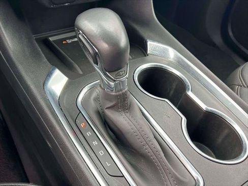 Used 2022 Chevrolet Traverse LT image 25