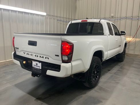 Used 2022 Toyota Tacoma SR5 AWD/4WD image 23
