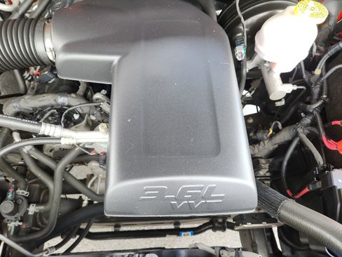 Used 2024 RAM 1500 Warlock AWD/4WD image 23