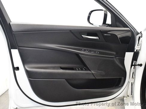 Used 2017 Jaguar XE Premium image 7