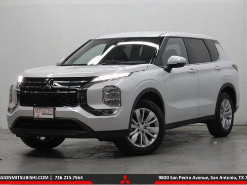 New 2026 Mitsubishi Outlander ES image 1