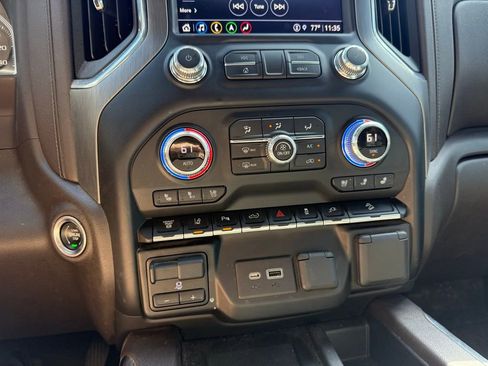 Used 2022 GMC Sierra 2500 Denali w/ Denali Ultimate Package image 17