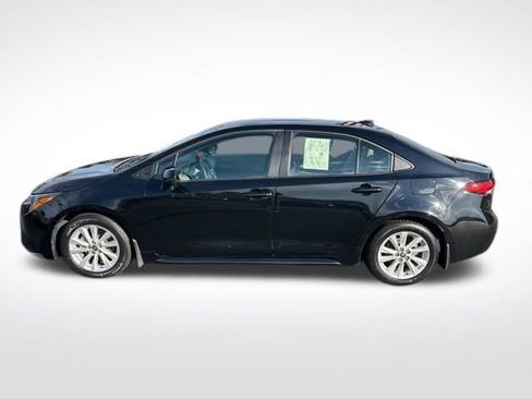 Used 2024 Toyota Corolla LE w/ LE Convenience Package image 3