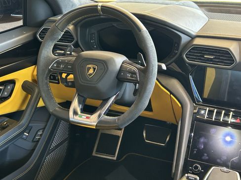 Used 2021 Lamborghini Urus AWD/4WD image 18
