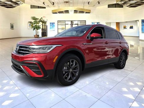Used 2022 Volkswagen Tiguan SE image 3