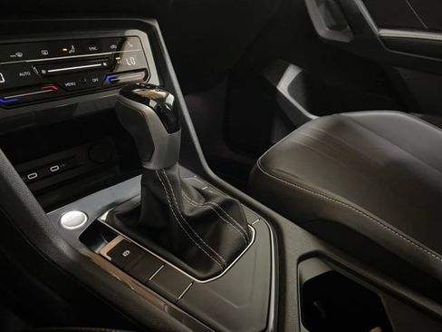 Used 2023 Volkswagen Tiguan SE w/ Panoramic Sunroof Package FWD image 60