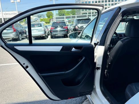 Used 2012 Volkswagen Jetta GLI Autobahn FWD image 27