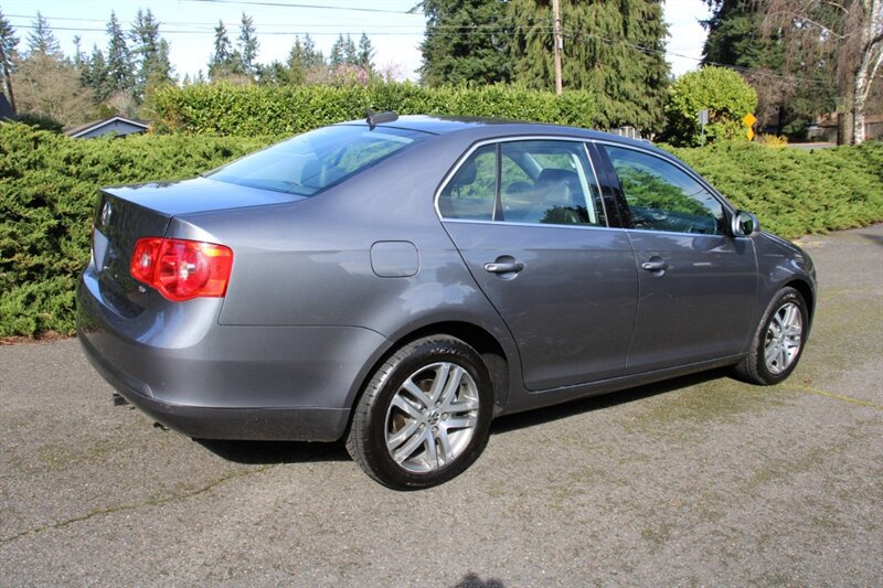 Used 2005 Volkswagen Jetta 2.5 FWD image 3