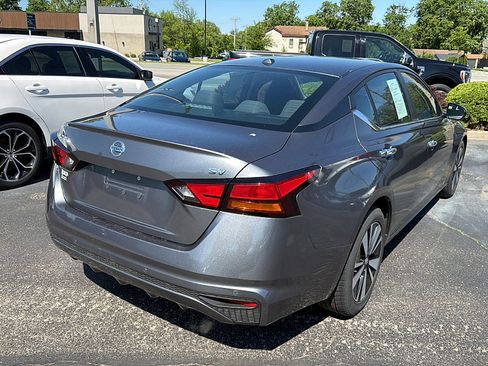 Used 2022 Nissan Altima 2.5 SV FWD image 4