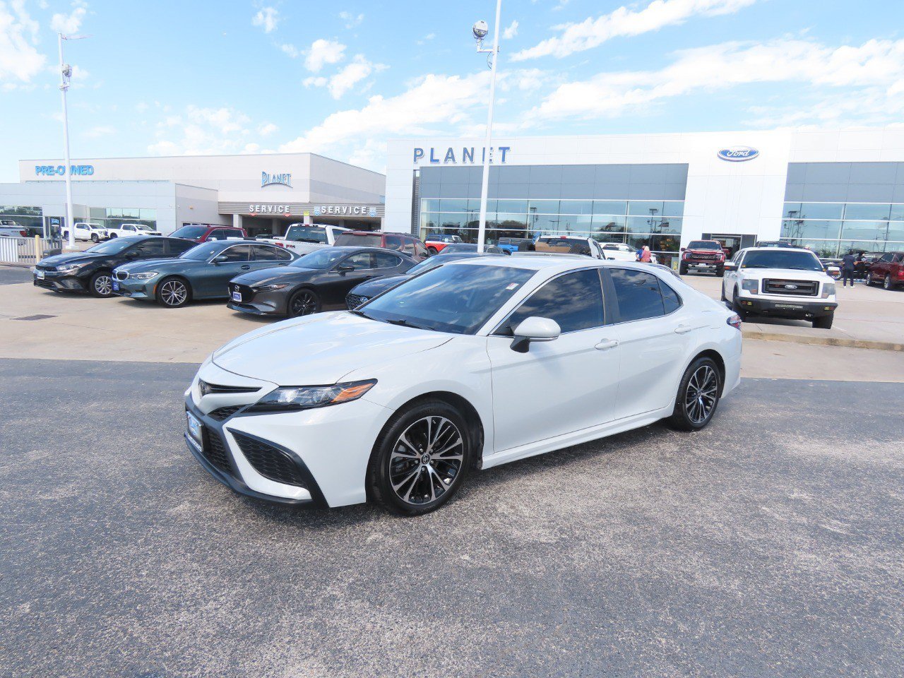 Used 2023 Toyota Camry SE FWD image 2