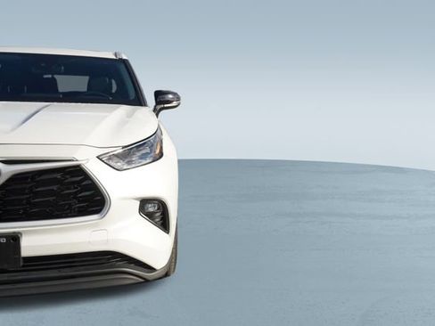Used 2024 Toyota Highlander LE image 42