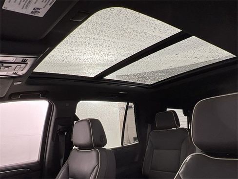 Used 2021 GMC Yukon SLT w/ SLT Premium Package image 15
