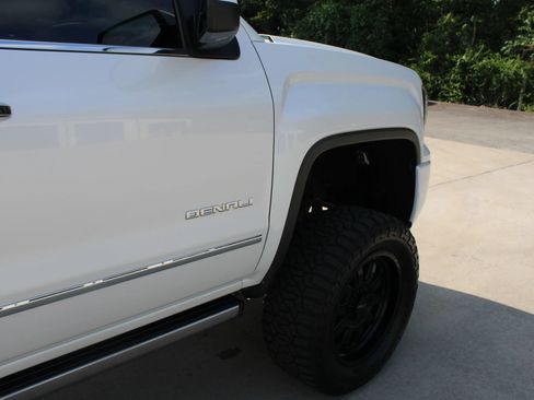 Used 2017 GMC Sierra 1500 Denali w/ Denali Ultimate Package AWD/4WD image 11