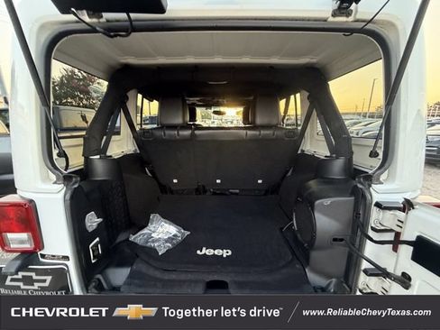 Used 2013 Jeep Wrangler Unlimited Sahara AWD/4WD image 31