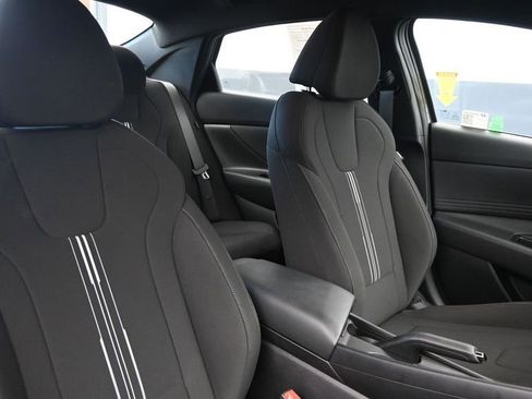 Certified 2025 Hyundai Elantra Sport FWD image 12