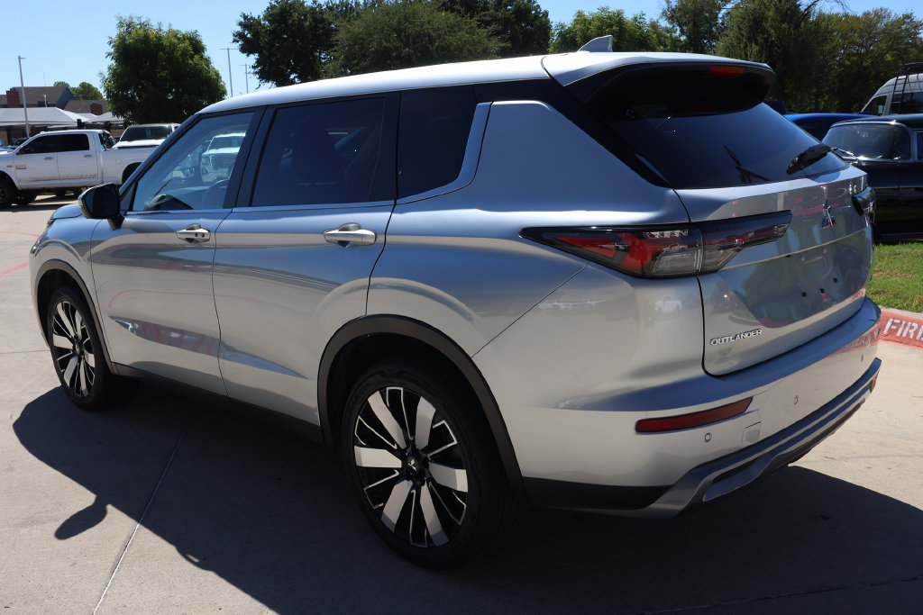 Used 2025 Mitsubishi Outlander SE FWD image 7